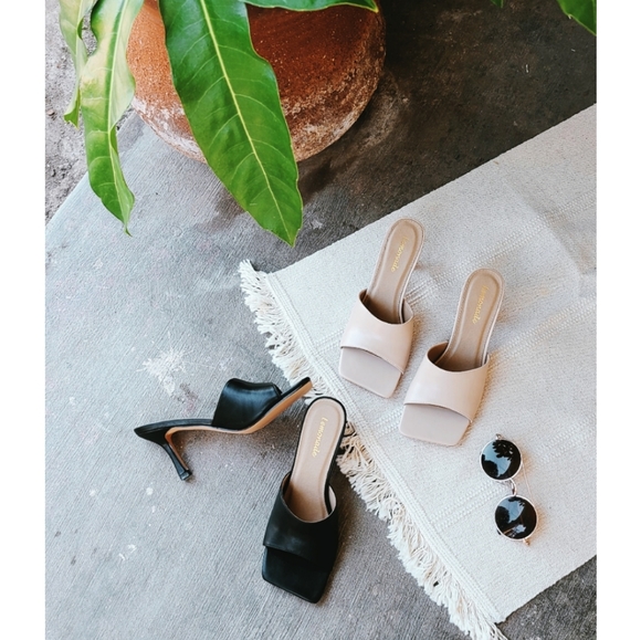 Shoes - 🚨END OF SUMMER SALE// square toe mule Black Shoes - 🚨END OF SUMMER SALE// square toe mule Black